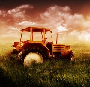 tractor_in_the_field_wallpaper
